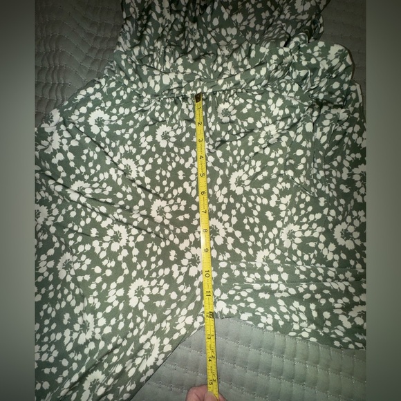 Kaileigh Green and White faux Wrap-Style crop Jumpsuit. Size Small P. Worn once - Picture 7 of 16